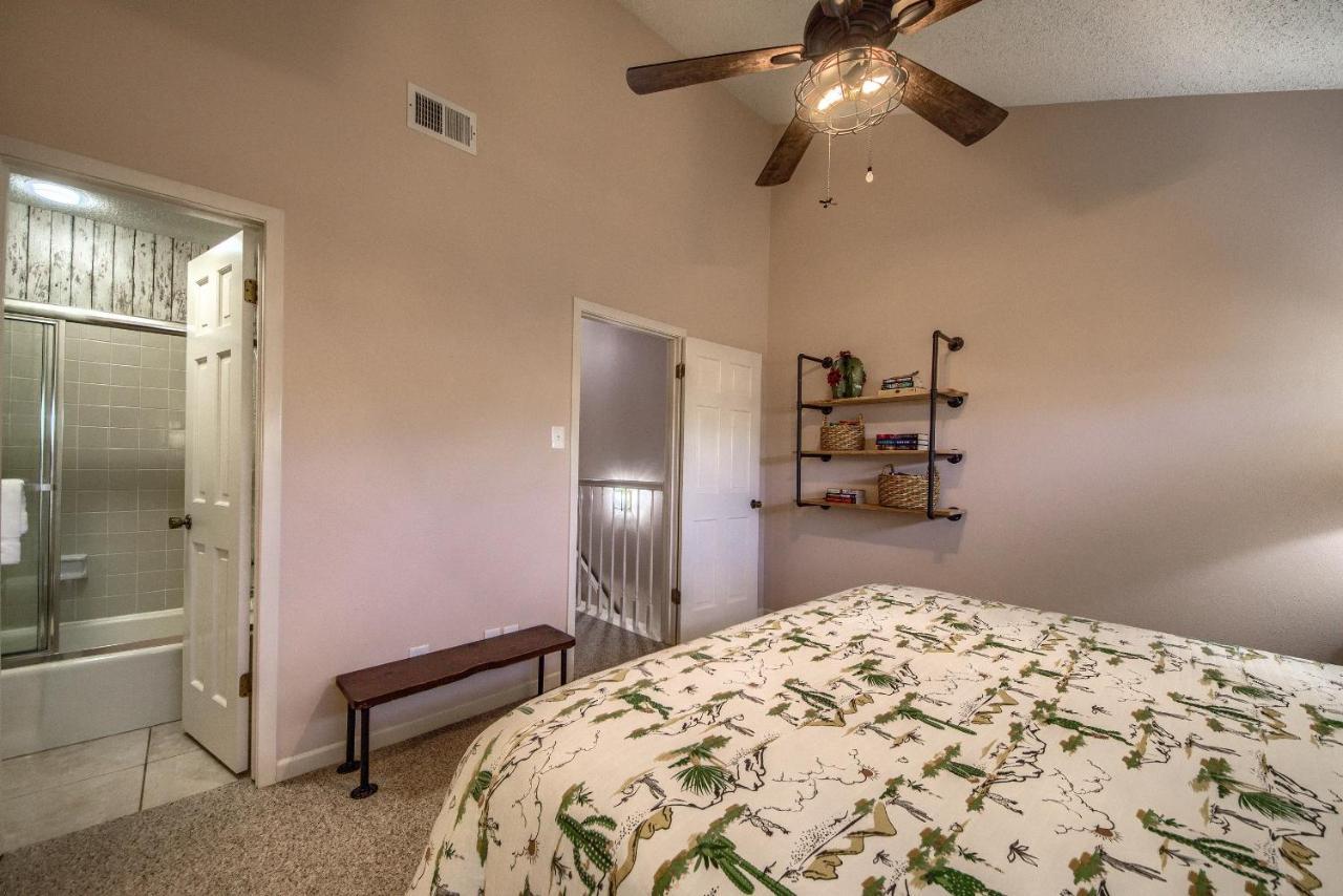 The Iron Cactus Condo On The Comal Cw C102 뉴 브라운펠스 외부 사진