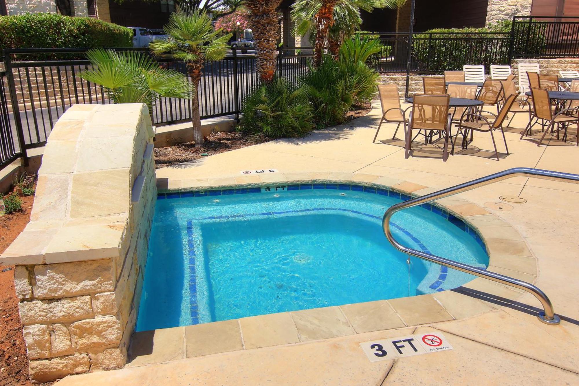 The Iron Cactus Condo On The Comal Cw C102 뉴 브라운펠스 외부 사진